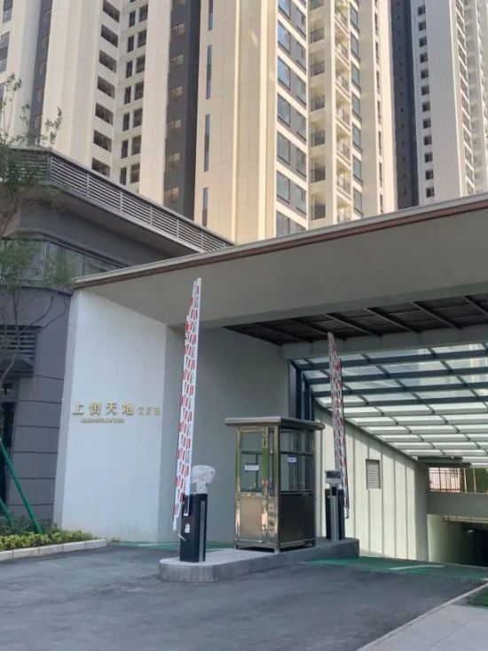 云南 . 上躍天地<a href=http://m.eternity3.com.cn target=_blank class=infotextkey>陽臺(tái)護(hù)欄</a><a href=http://m.eternity3.com.cn/product/loutifushou/ target=_blank class=infotextkey>樓梯扶手</a>項(xiàng)目