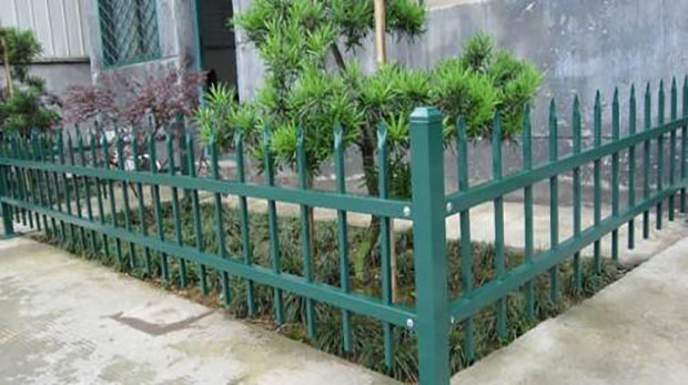鋅鋼草坪<a href=http://m.eternity3.com.cn target=_blank class=infotextkey>護欄廠家</a>價格多少錢一米?