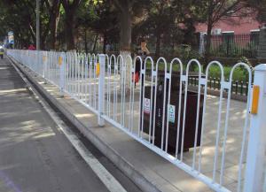道路護(hù)欄的維護(hù)需要每個人的行動